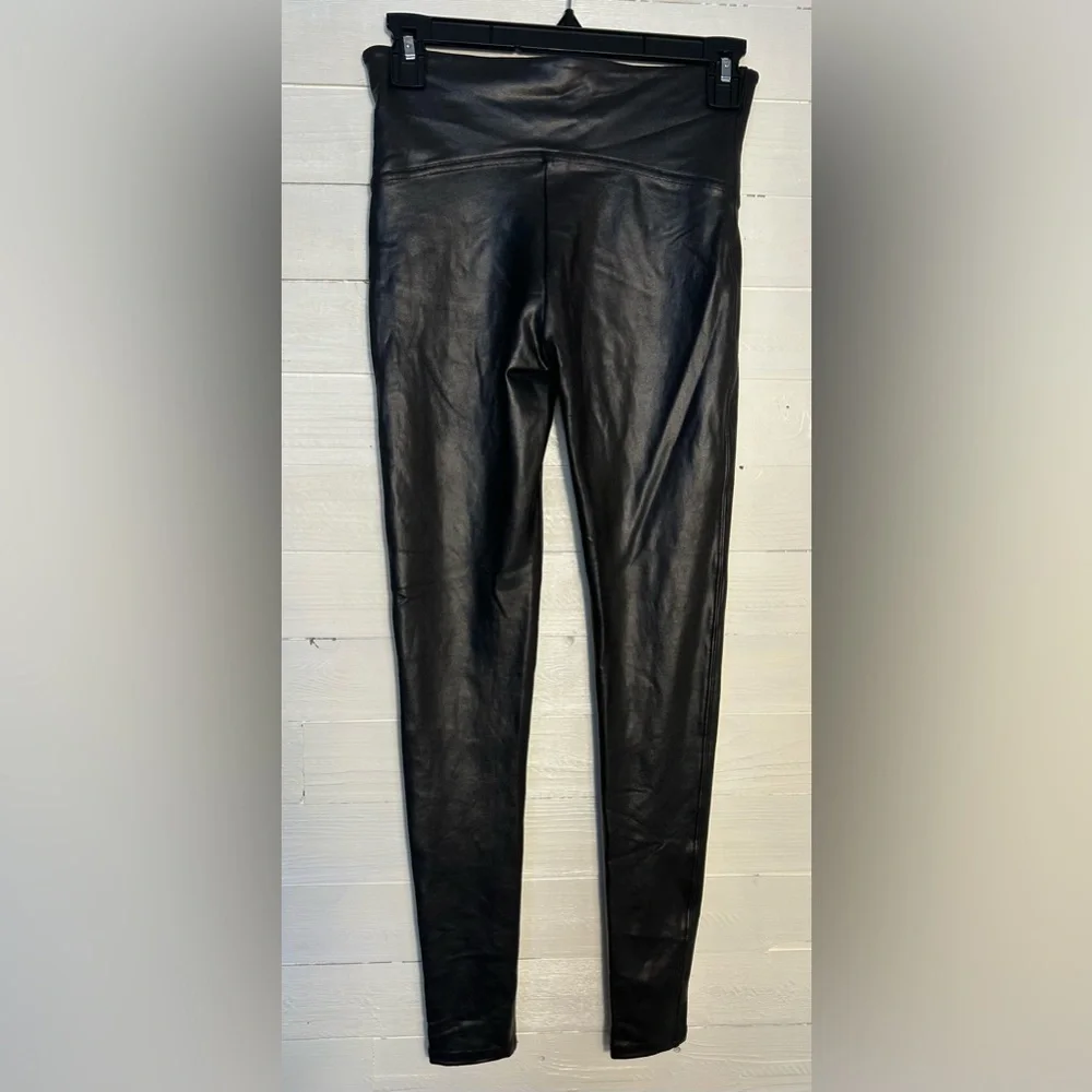 NWT Spanx black leather faux leggings, women’s size medium.